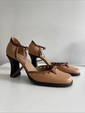 Two Lips Ankle Strap Block Heels Beige Brown Bow Sz 8